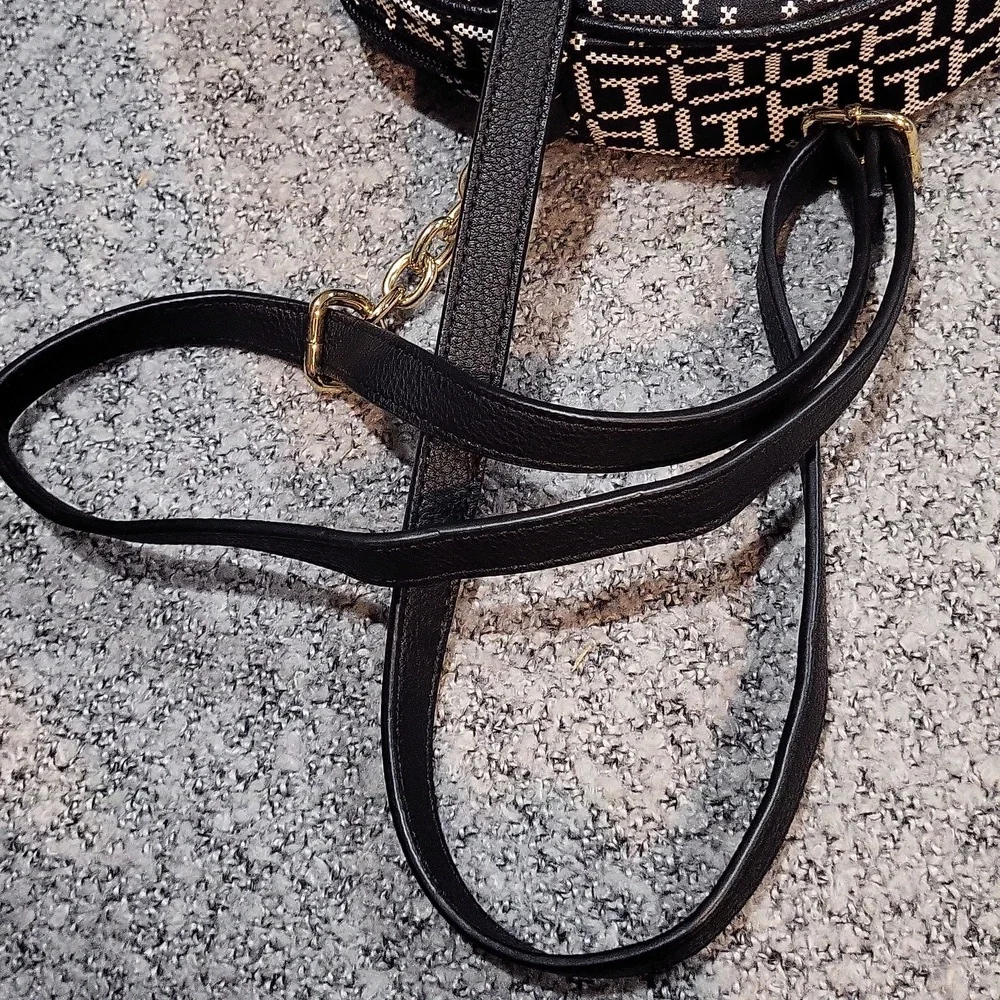 Tommy Hilfiger Crossbody Bag - Picture 12 of 12